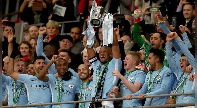 El Manchester City se proclamó campeón de la Premier tras cuatro años. El Manchester City se proclamó campeón de la Premier tras cuatro años.