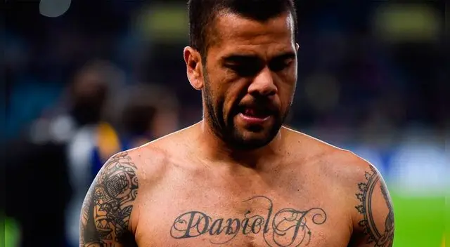 Dani Alves fue operado a la rodilla volverá a las canchas en 6 meses