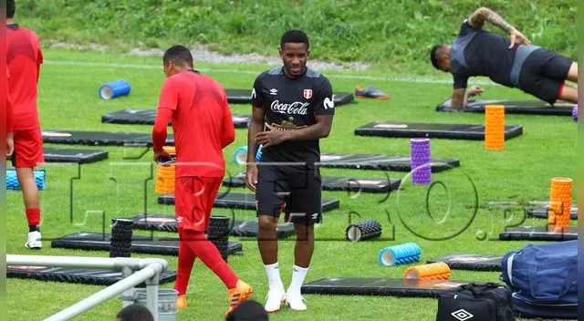 Jefferson Farfán tendría algunos minutos antes Suecia este sábado. 