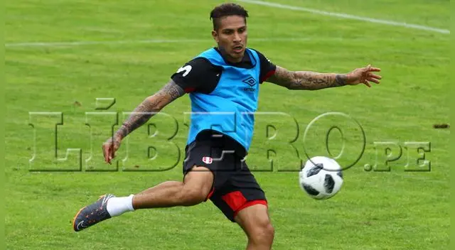 Paolo Guerrero afinó la puntería en el último entrenamiento de la selección peruana. Foto: Hugo Díaz / Líbero