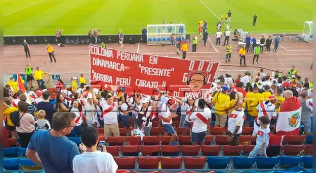 Barra llevó al Perú vs. Suecia banderola en homenaje a Daniel Peredo.