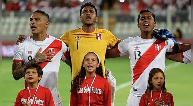El himno de la Selección Peruana se escuchó en todo Suecia. Foto: EFE