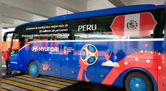 Bus de la Selección Peruana espera a los seleccionados en el aeropuerto. Fuente: FIFA