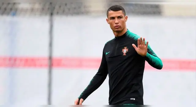 Cristiano Ronaldo silenció a la afición con una pelotazo.