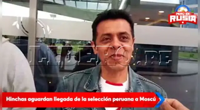 Hinchas aguardan llegada de la selección peruana a Moscú.