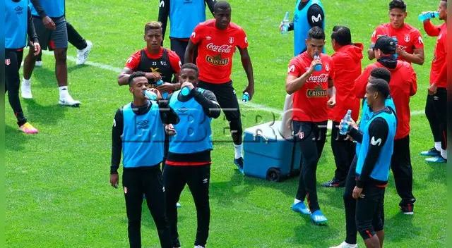 Hugo Díaz. Los seleccionados se rehidrataron al finalizar la práctica en el Arena Khimki.