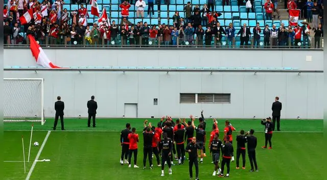 La Selección Peruana realizó hoy su primer entrenamiento con miras al debut ante Dinamarca en el Mundial Rusia 2018. La Selección Peruana realizó hoy su primer entrenamiento con miras al debut ante Dinamarca en el Mundial Rusia 2018.