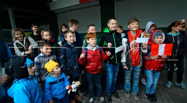 Rusia 2018: Selección Peruana entrenó en Rusia con presencia de hinchas [VÍDEO]