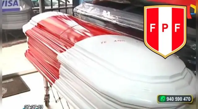 Empresa funeraria lanza al mercado los ataúdes con los colores de la 'bicolor'.