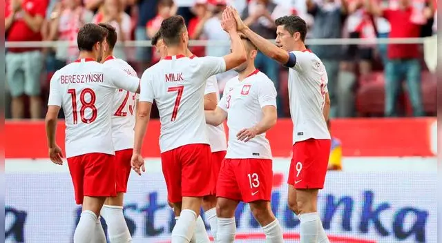 Lewandowski aportó con dos goles en la victoria ante Lituania. Lewandowski aportó con dos goles en la victoria ante Lituania.