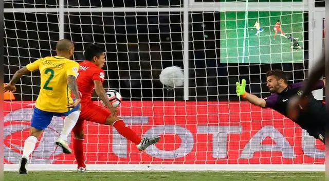 Selección Peruana: Raúl Ruidíaz hace dos años eliminaba a Brasil con una mano de ayuda Selección Peruana: Raúl Ruidíaz hace dos años eliminaba a Brasil con una mano de ayuda