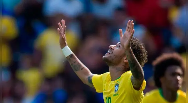 Neymar no estuvo en dicho partido con la selección brasileña por una lesión a la vértebra. 