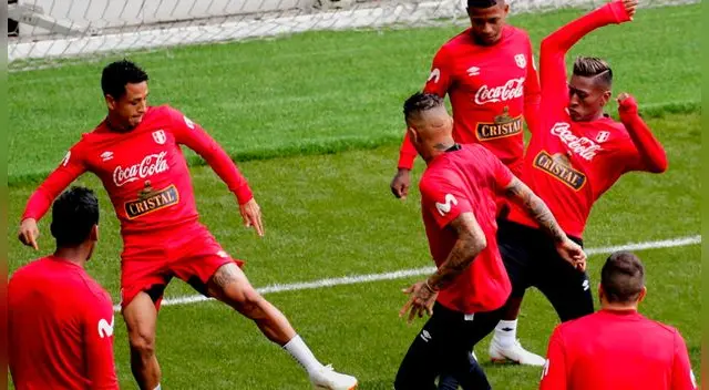 La selección peruana entrenó sin Paolo Guerrero en el once titular. Foto: EFE
