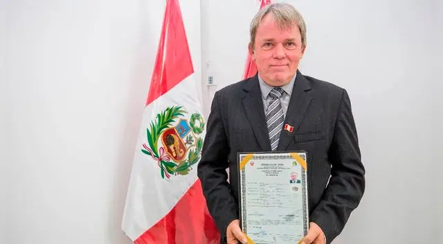 La historia de Jan Henri Larsen, hincha número 1 de Perú.