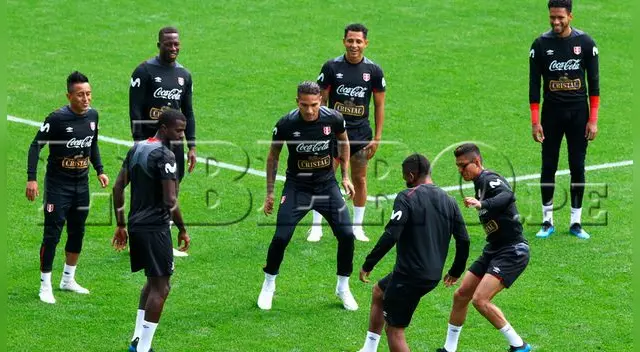 Paolo Guerrero volvió a estar en la banca de suplentes en el entrenamiento de hoy. Foto: Hugo Díaz / Líbero