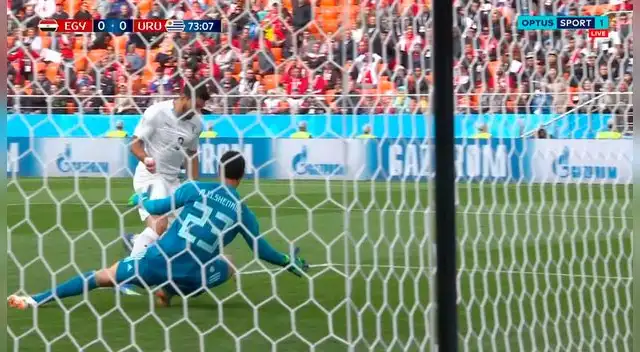 Luis Suárez falló solo frente al arquero. Luis Suárez falló solo frente al arquero.