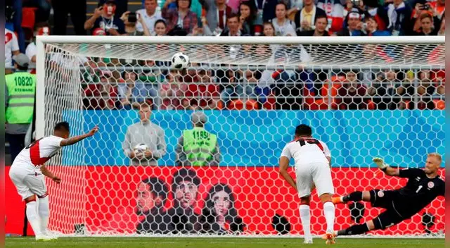 Christian Cueva es el primer jugador que lanza un penalti fuera en la Copa del Mundo desde el que erró David Villa contra Honduras en 2010. Christian Cueva es el primer jugador que lanza un penalti fuera en la Copa del Mundo desde el que erró David Villa contra Honduras en 2010.