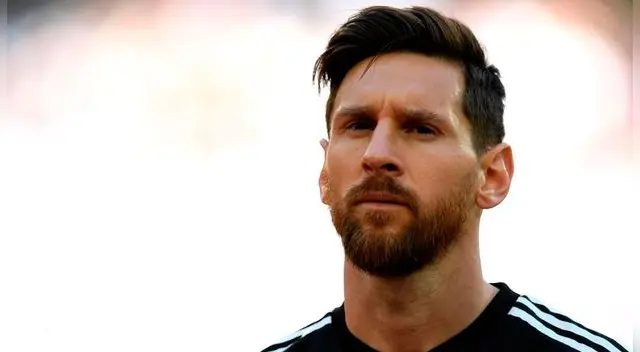 Lionel Messi apenas cantó el himno nacional argentino Lionel Messi apenas cantó el himno nacional argentino