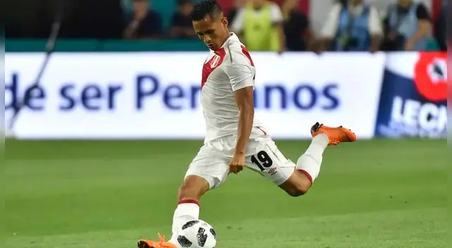 Perú vs Dinamarca: El tiro de Yoshimar Yotún que llevó peligro al arco danés