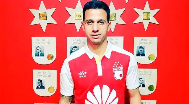 Diego Guastavino posa como nuevo jugador del Independiente Santa Fe. Diego Guastavino posa como nuevo jugador del Independiente Santa Fe.