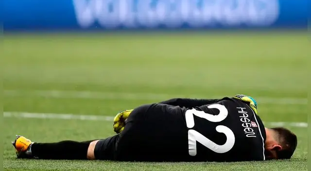 Mouez Hassen se retira lesionado tras atajar el cabezazo de Stones | Video