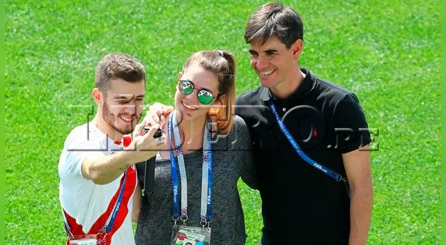 La familia de Sergio Santin posa para un selfie. La familia de Sergio Santin posa para un selfie.