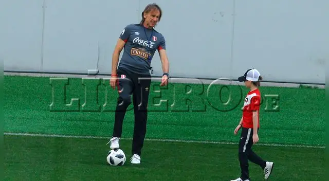 Ricardo Gareca mostró su lado más tierno al lado de su nieto en entrenamiento. Ricardo Gareca mostró su lado más tierno al lado de su nieto en entrenamiento.