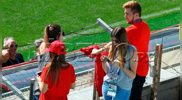 La familia del comando técnico en las tribunas del Arena Khimki. La familia del comando técnico en las tribunas del Arena Khimki.
