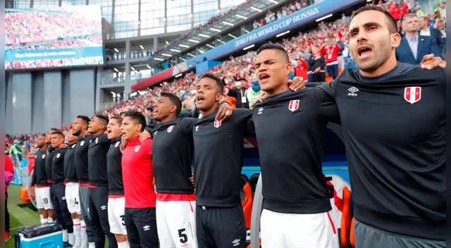 Hinchada se emocionó cantando el 'Contigo Perú' desde Ekaterimburgo Arena. Hinchada se emocionó cantando el 'Contigo Perú' desde Ekaterimburgo Arena.