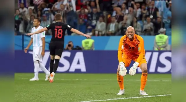 Toda Argentina se agarra la cabeza tras el error de Wilfredo Caballero. Foto: EFE Toda Argentina se agarra la cabeza tras el error de Wilfredo Caballero. Foto: EFE