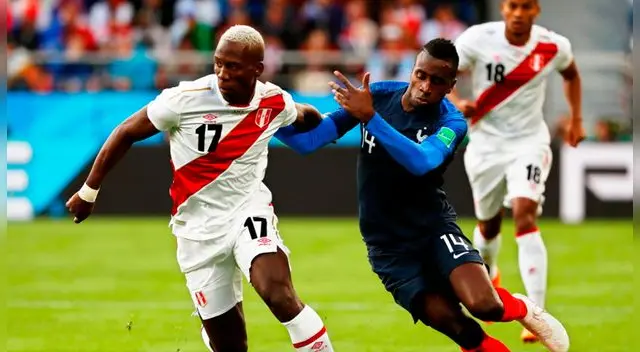 Luis Advíncula remató al arco desde fuera del área y casi anota. Foto: EFE Luis Advíncula remató al arco desde fuera del área y casi anota. Foto: EFE
