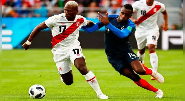 Blaise Matuidi es amonestado por falta en contra de Luis Advíncula. Blaise Matuidi es amonestado por falta en contra de Luis Advíncula.