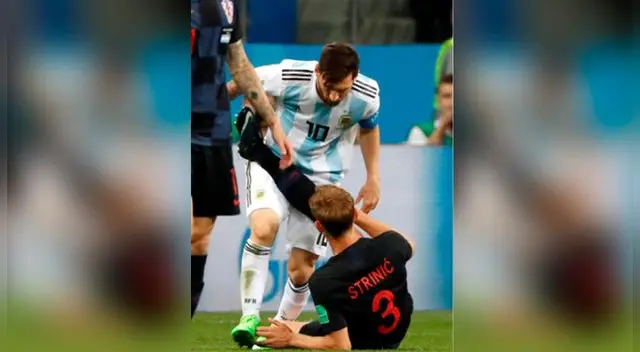 Lionel Messi y la mala reacción ante el futbolista croata. Foto: EFE