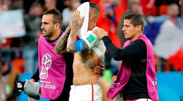 Paolo Guerrero se lamenta la eliminación de la Selección Peruana del Mundial Rusia 2018.