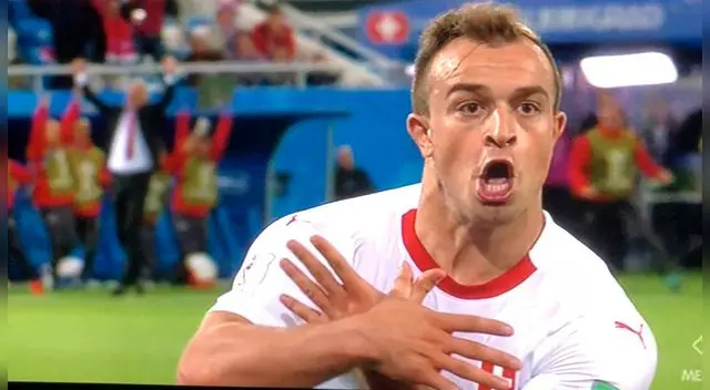 Xherdan Shaqiri celebra su gol agónico ante Serbia. Xherdan Shaqiri celebra su gol agónico ante Serbia.