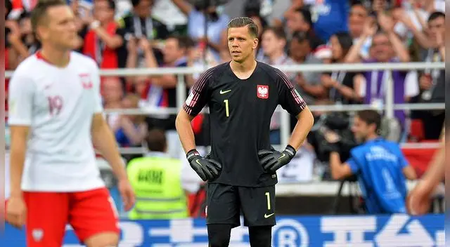 Wojciech Szczęsny se lamenta la derrota de Polonia ante Senegal. Wojciech Szczęsny se lamenta la derrota de Polonia ante Senegal.