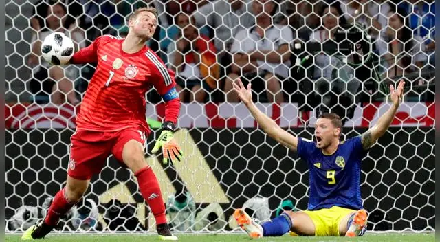 Marcus Berg reclamó penal posteriormente por cómo le quitaron la pelota. Foto: EFE