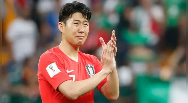 Son Heung Min rompe en llanto tras la derrota de Corea del Sur ante México.