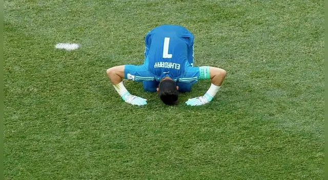Essam El-Hadary, arquero de Egipto de 45 años, se convirtió en el jugador más veterano en jugar un Mundial Essam El-Hadary, arquero de Egipto de 45 años, se convirtió en el jugador más veterano en jugar un Mundial