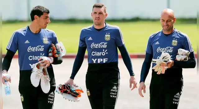 Franco Armani (centro) será titular ante Nigeria. 