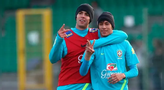 Neymar y Kaká son buenos amigos dentro y fuera de las canchas. Neymar y Kaká son buenos amigos dentro y fuera de las canchas.