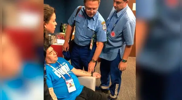 Maradona se descompuso tras el gol de Rojo y recibió asistencia médica. Maradona se descompuso tras el gol de Rojo y recibió asistencia médica.