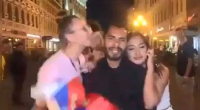Periodista mexicano es acosado en las calles de Moscú. Captura: Vídeo Periodista mexicano es acosado en las calles de Moscú. Captura: Vídeo