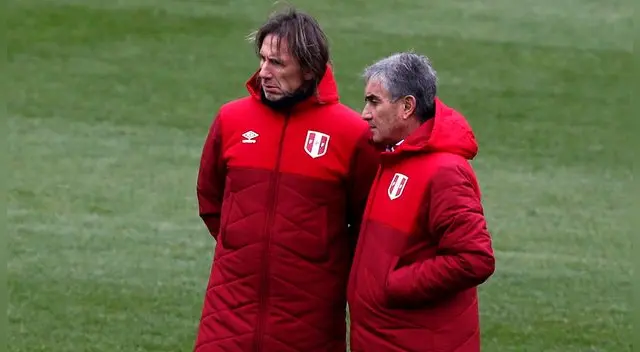 Ricardo Gareca y Juan Carlos Oblitas, durante un entrenamiento de la Selección Peruana.