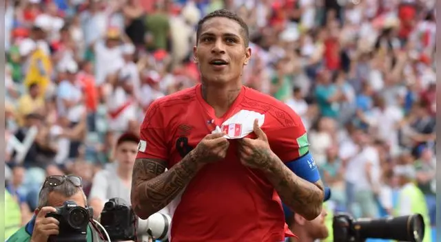 Paolo Guerrero celebra su gol a Australia en el Mundial Rusia 2018.