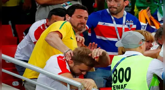 Brasil vs Serbia: Imágenes de la pelea que hubo en las graderías del Estadio del Spartak. Brasil vs Serbia: Imágenes de la pelea que hubo en las graderías del Estadio del Spartak.