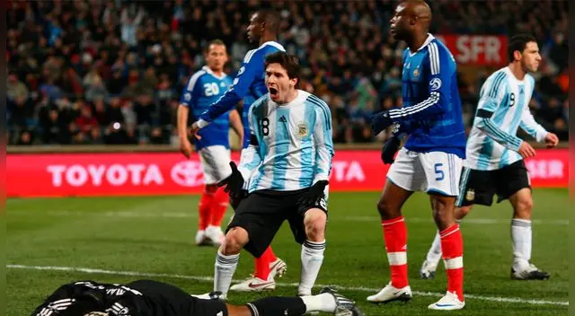 Lionel Messi celebra su gol a Francia en el 2009.