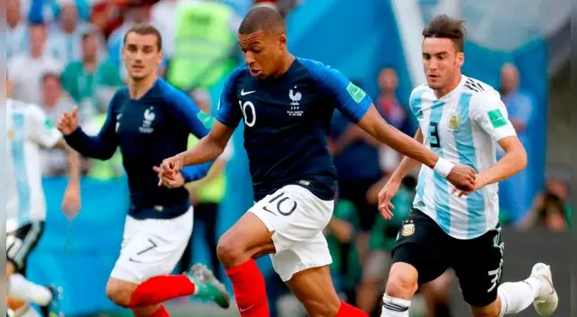 Kylian Mbappé marcó undoblete y se clasificó a cuartos de final del Mundial Rusia 2018. Foto: EFE