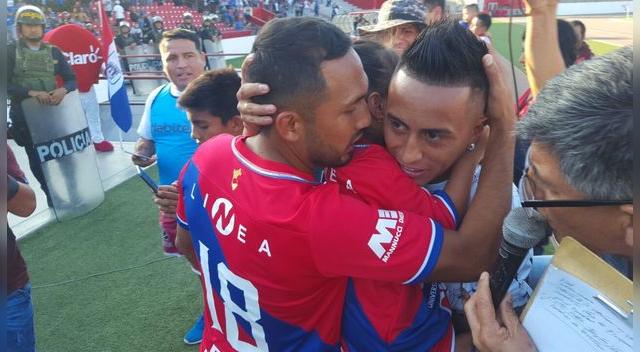 Christian Cueva recibió el cariño de la hinchada de Carlos Mannucci. Christian Cueva recibió el cariño de la hinchada de Carlos Mannucci.