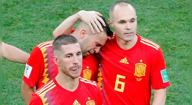 España vs. Rusia: Ramos, Alba e Iniesta al final de la tanda de los penales. 